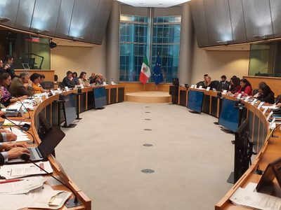 La 'súper aburrida” reunión entre legisladores mexicanos y europeos