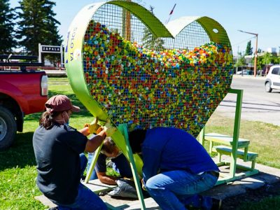 El “Eco Corazón” de Zapala se llenó y ahora enviarán las tapitas al Hospital Garrahan