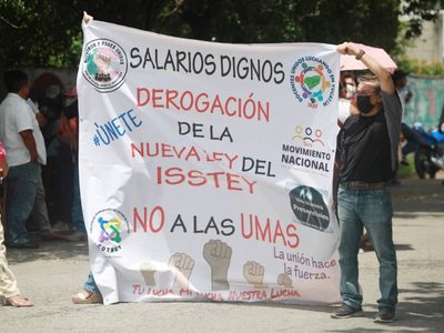 "Huacho" Díaz busca revertir Ley de ISSTEY; última reforma ocasionó tres años de protestas
