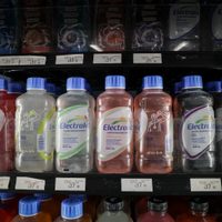 Electrolit, el “suero” que endulza 3.7 veces más de lo recomendado y esquiva impuestos millonarios