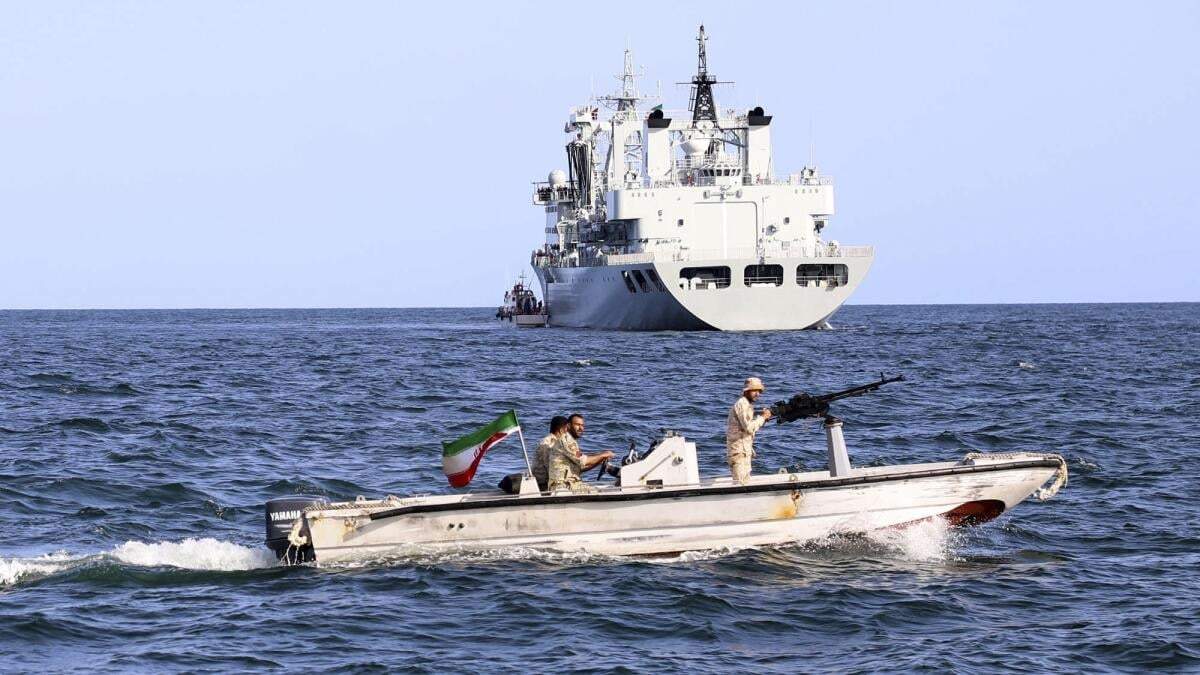 Un buque iraní en maniobras militares junto con China y Rusia, en el Océano Índico. Foto provista por el Ejercito Iraní