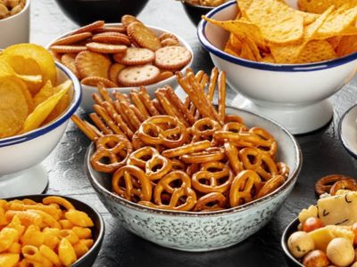 Harinas, sodio y picos de glucosa: qué hay detrás de algunos alimentos salados