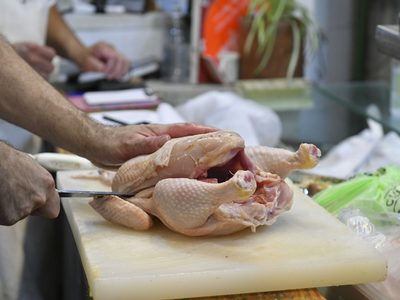 Por el precio de la carne vacuna, en 2025 aumentó el consumo de pollo y cerdo