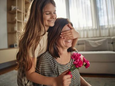 Día de la Madre: cuál es su origen y por qué se celebra cada tercer domingo de octubre en Argentina