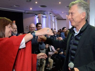 Mauricio Macri se sumó a la campaña y visitó el interior de Buenos Aires con Patricia Bullrich
