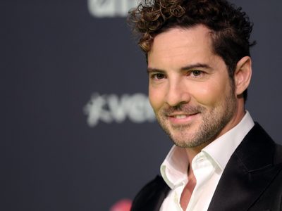 ¿Qué se puso? David Bisbal se llenó de un extraño producto. ¡Qué asco!