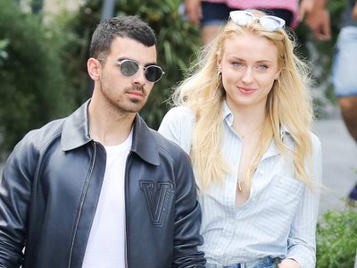 ¿Para papá Joe? La primera imagen de Sophie Turner con ¡pancita de embarazada!