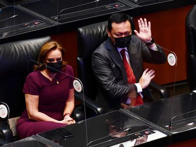 Osorio Chong, no descarta tomar las riendas del PRI