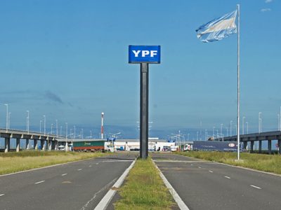 Buena noticia: YPF baja el precio de sus combustibles