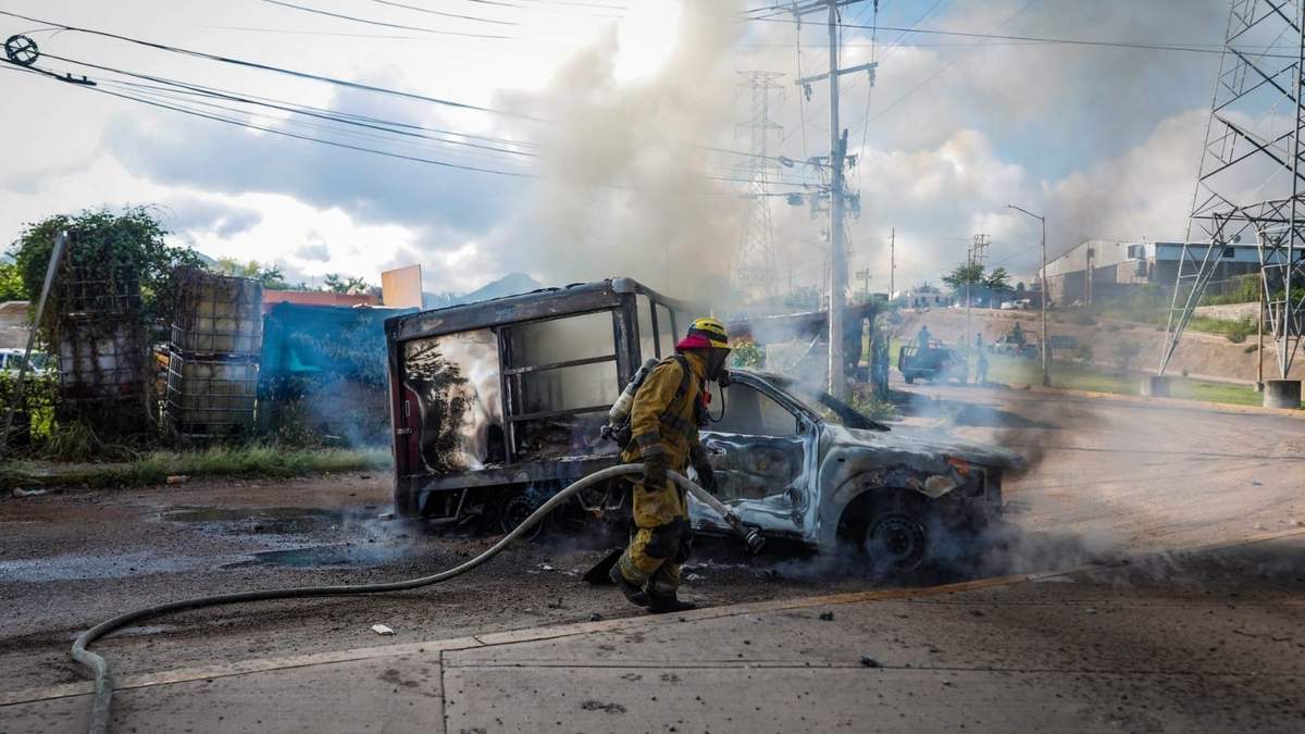 Vehículos incendiados en Culicán, Sinaloa