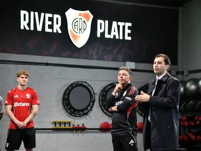 ¿Apoyo o un "pónganse las pilas"? Di Carlo fue al entrenamiento de River