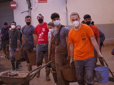 "Queremos que recojan a la gente muerta": la sensación de abandono se apodera de Valencia