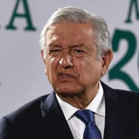 Hay que construir una nueva clase media, "más humana, fraterna y solidaria": AMLO
