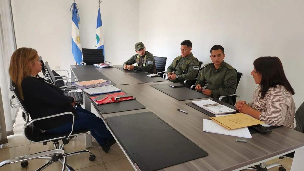 La reunión entre el municipio y las autoridades de seguridad. Fuente: (Facebook)