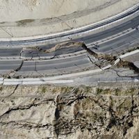 Una enorme grieta partió la calzada de la ruta 3 y podría dejar aislada a la provincia de Santa Cruz