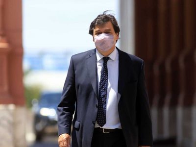 Claudio Moroni desestimó la propuesta para que las empresas no paguen salarios a los no vacunados