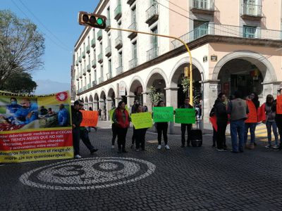 Enfermos de cáncer vuelven a bloquear el centro de Xalapa por desabasto de medicamentos