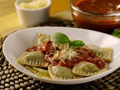 Raviolones caseros: hacé la masa con solo 2 ingredientes y ponete la 10 con esta receta fácil y rica