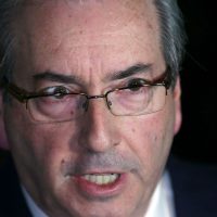 Entre lágrimas, dimite el promotor del juicio contra Rousseff