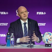 El presidente de la FIFA tacha de "hipócritas" las críticas occidentales a Qatar (Video)