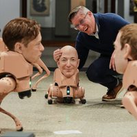 Perros robot con cabezas de Musk y Zuckerberg recorren museo de Berlín en nueva muestra de arte