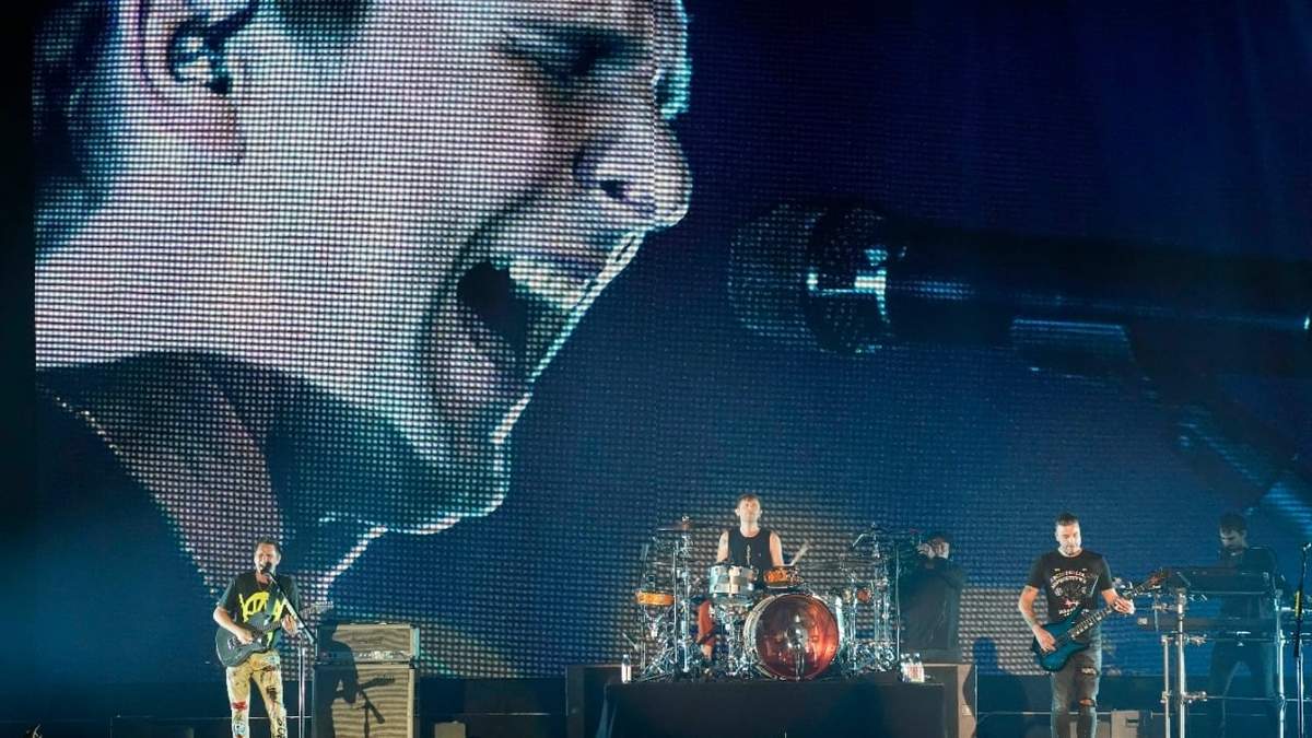 Matt Bellamy y la banda Muse durante el concierto iHeartRadio's ALTer EGO