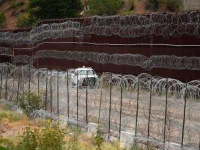 Meta de Trump de deportaciones masivas quedó corta, pero tiene nuevos planes para un segundo mandato