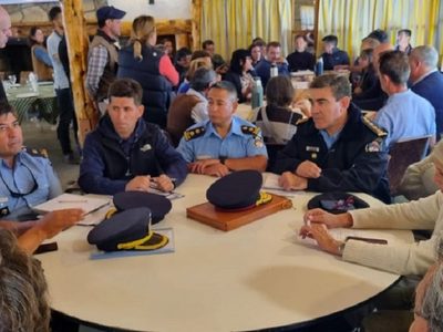 Discuten un plan para evitar los animales sueltos en la ruta y el robo de ganado