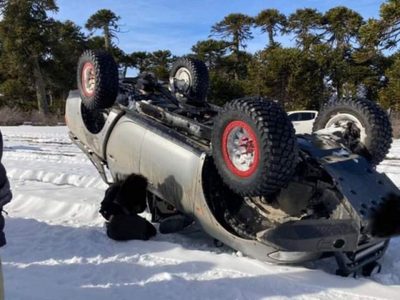 Una camioneta volcó en un Área Natural Protegida de Villa Pehuenia