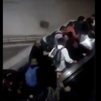 Falla en escaleras eléctricas de la estación del Metro Tacubaya deja dos heridos (Video)