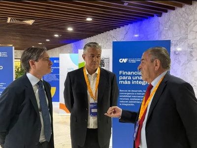 Vaca Muerta, el Paso Pichachén y la migración interna: la agenda de Figueroa ante CAF en Colombia