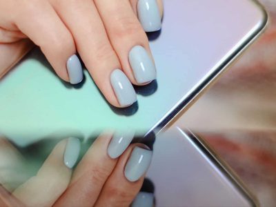 Nail aart: cómo es el novedoso método "dip powder" que gana terreno por su practicidad