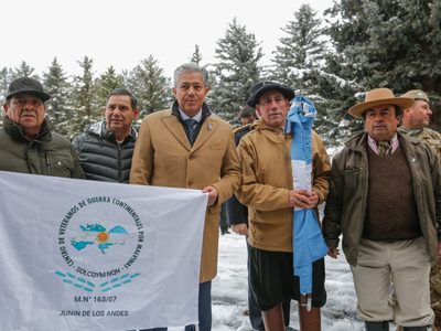 Figueroa presidió el acto de jura de la Bandera en Junín de los Andes