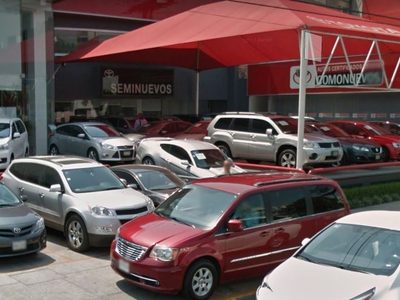Tras 12 meses en caída libre, repuntan 0.3% las ventas de autos