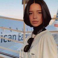 Ángela Aguilar impuso una vez más su estilo y mostró un atuendo totalmente oscuro