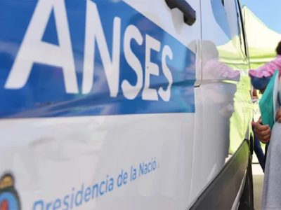 Atención beneficiarios: cuánto van a cobrar por la AUH en noviembre 2025