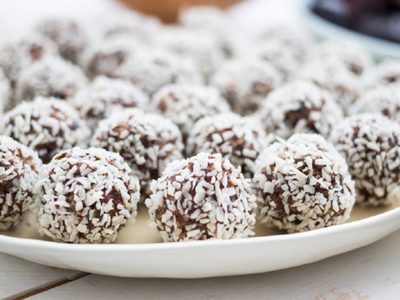 Trufas de coco y dulce: con 4 ingredientes, resolvé el postre del finde y preparate para los aplausos