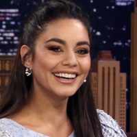 ¡Ver para creer! Vannesa Hudgens revela su nuevo tatuaje en atrevido lugar. ¿Le dolió mucho?