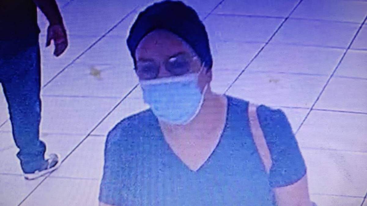 La mujer que sustrajo al menor, captada por una cámara de seguridad