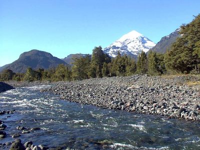 Volcán Lanín: Corazini calificó de arrogante la medida de Parques Nacionales