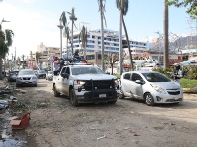 AMLO: saqueos en Acapulco fueron por situación de “emergencia”; la Guardia Nacional instala retenes
