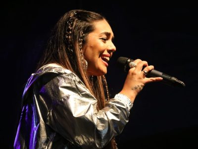 El incidente que sufrió Ángela Leiva en medio de su show