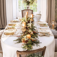 Con cosas que tenés en casa y sin gastar fortuna: creá este centro de mesa navideño que parece de revista