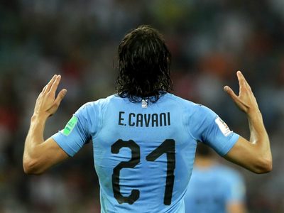 Edinson Cavani viajó a Europa para firmar con su nuevo club