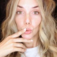 "¿Qué tul?": Julieta Nair Calvo se animó a lucir este renovado look. ¡En plena cuarentena!