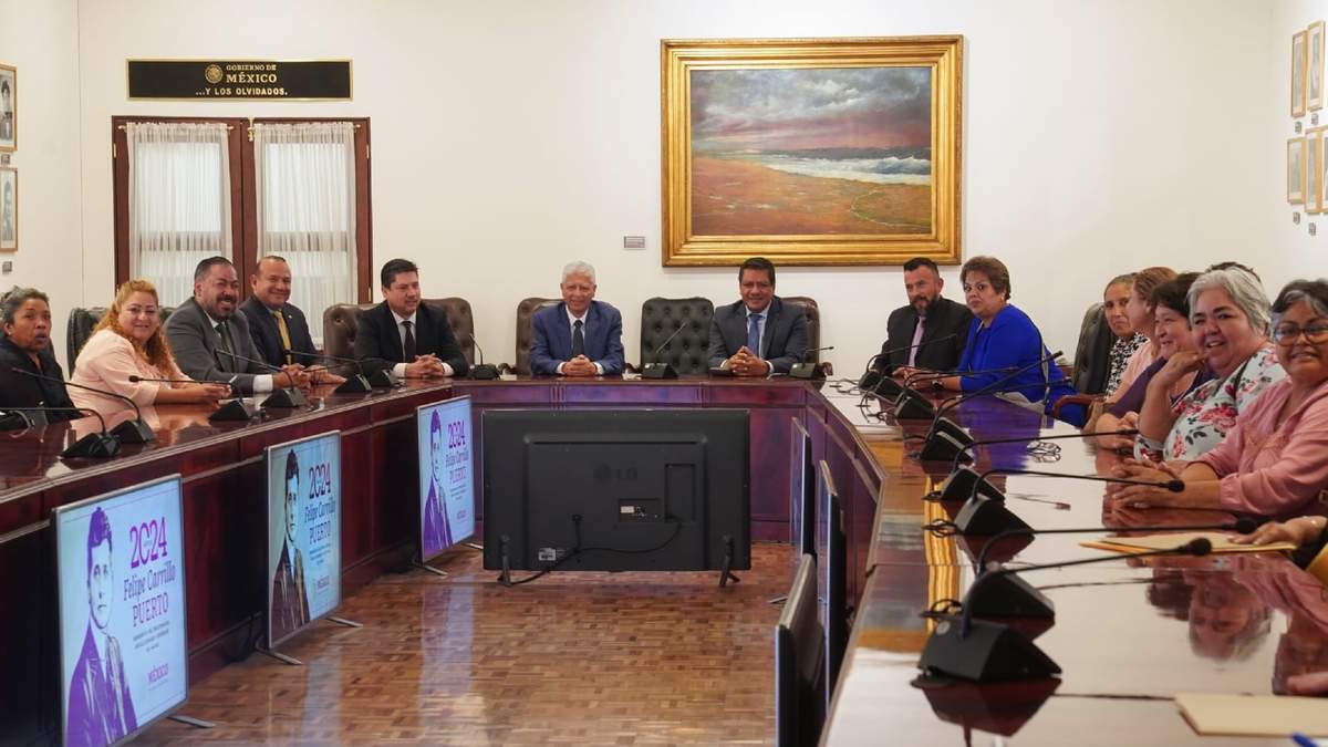 Familiares de mineros atrapados