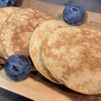 Panqueques fit con sabor a torta de naranja: vas a amar esta receta para comer algo rico y distinto