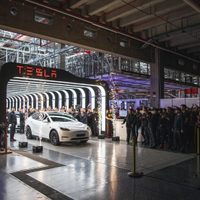 Encuentran bomba de la Segunda Guerra Mundial junto a planta de Tesla en Alemania; será detonada