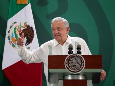 “¿Qué quieren, que calle como momia?”, responde AMLO a petición de no reírse de víctimas