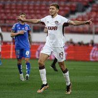 Lanús ganaba 2 a 0, pero le regalaron un penal a la U y terminaron 2 a 2